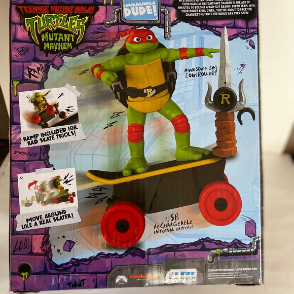 Teenage Mutant Ninja Turtles Raphael Cowabunga 12.6” Skate RC Movie NWB - Picture 6 of 9